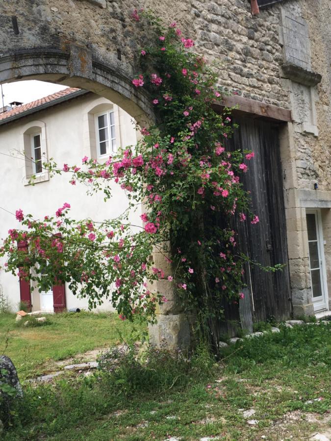 לינה וארוחת בוקר Geville La Grange Aux Dames מראה חיצוני תמונה
